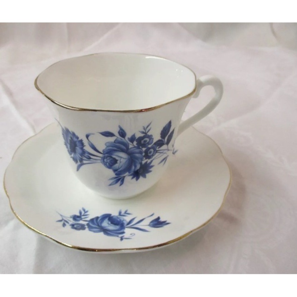 Vintage England Elizabethan bone china Cup Saucer‎ blue Roses By Taylor,Kent&Eng